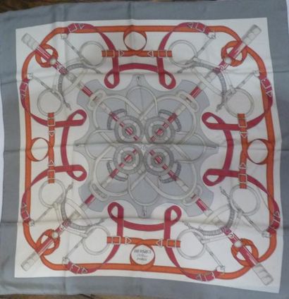 HERMES. Foulard carré en soie, modèle 