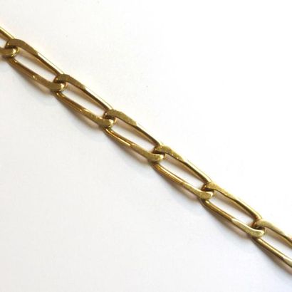 BRACELET gourmette à larges maillons en or...