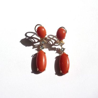 Paire de PENDANTS D'OREILLES en or rose (750°/°°),...