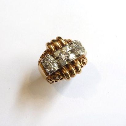 BAGUE en platine (950/°°) et or jaune 18ct...