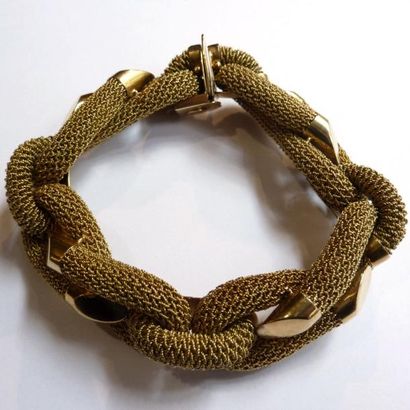 BRACELET en or jaune 18k (750°/°°) formé...