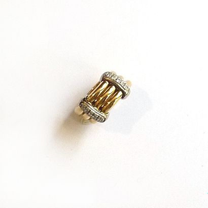 BAGUE en or jaune 18k (750°/°°) formée de...