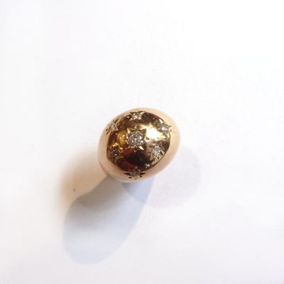 BAGUE boule en or jaune 18K (750°/°°) sertie...