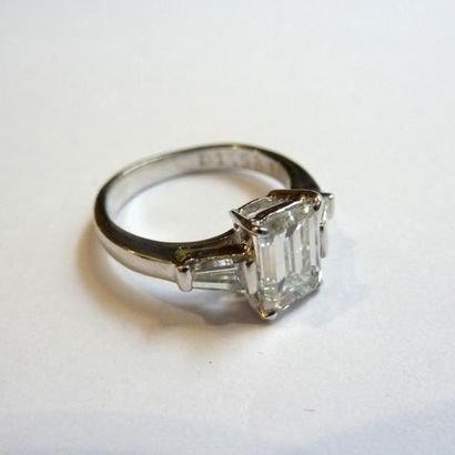 90 BIS. Bague en platine (925 millièmes)...