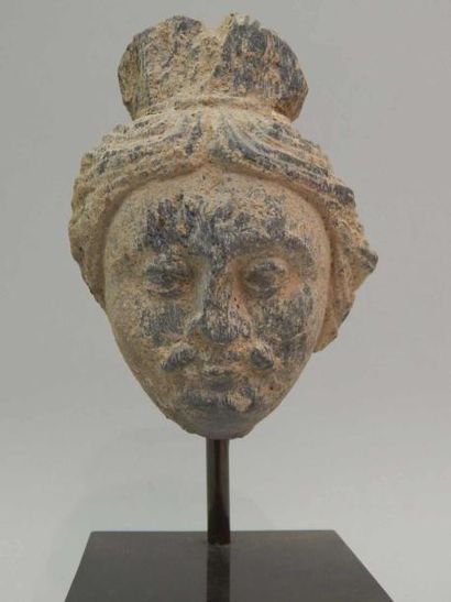 Visage de Bodhisattva en schiste. H : 11...
