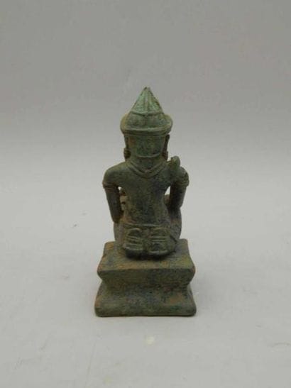 Statuette en bronze représentant un adorant...
