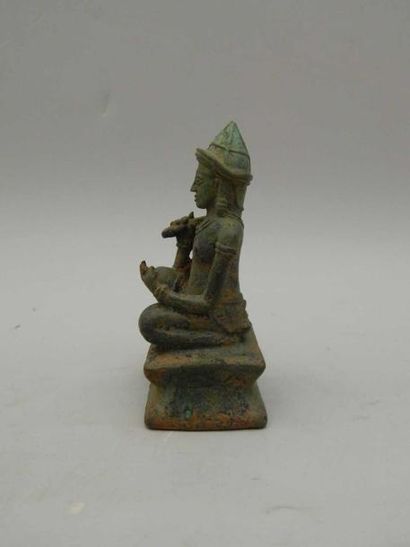 Statuette en bronze représentant un adorant...