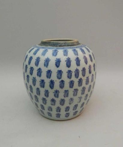 Pot à gingembre en porcelaine à décor bleu...