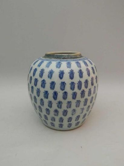Pot à gingembre en porcelaine à décor bleu...