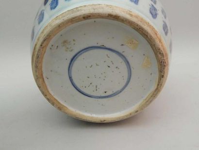 Pot à gingembre en porcelaine à décor bleu...