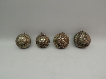 Quatre boîtes en métal. 

Cambodge, XIXe...