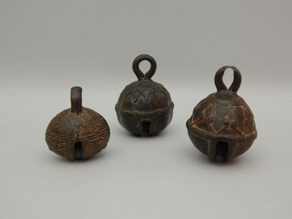 Trois cloches en bronze. 

Siam, XIXe siècle....