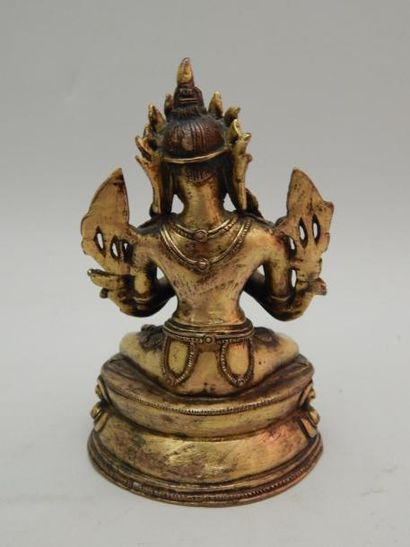 Bodhisattva Manjusri assis en padmasana sur...