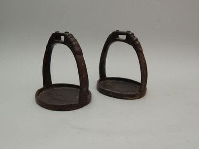 Paire d’étrier en fer. 

Tibet, XVIIIe siècle....