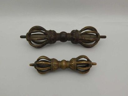 Deux “Vajra” en bronze.

Tibet, XXe siècle....