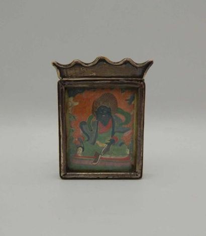 Reliquaire en métal argenté à décor de Mahakala...