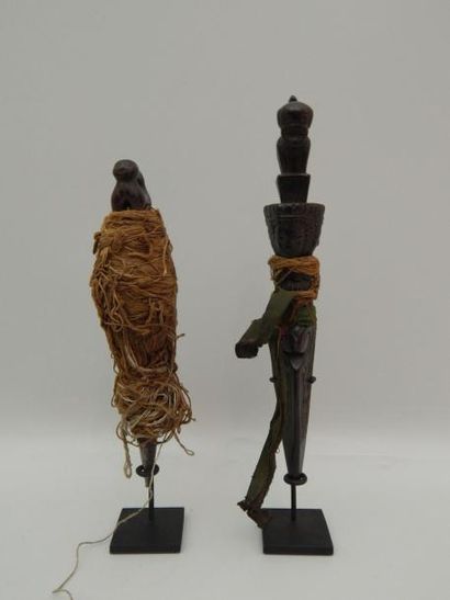 Deux poignards rituel « phurbu » en bois....