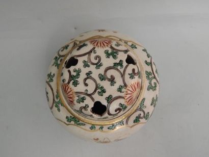 Brûle-parfum tripode en porcelaine « Satsuma »...
