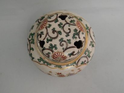Brûle-parfum tripode en porcelaine « Satsuma »...