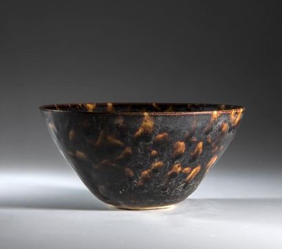 « Temoku » Bol en grès à couverte brune et...