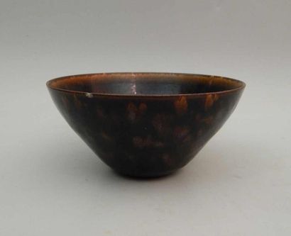 « Temoku » Bol en grès à couverte brune et...