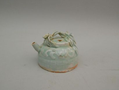 Compte-goutte en grès porcelaineux, l’anse...