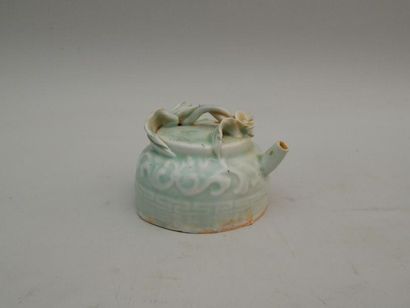 Compte-goutte en grès porcelaineux, l’anse...