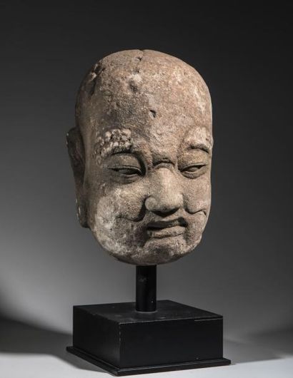 Tête de Lohan en grès. H : 26 cm

Ming (...