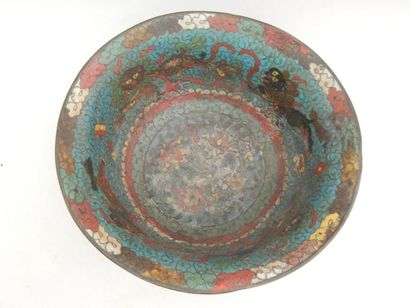 Bol en bronze et émaux cloisonnés à décor...