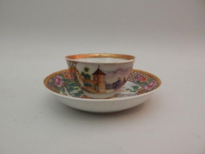 Sorbet et soucoupe en porcelaine à décor...
