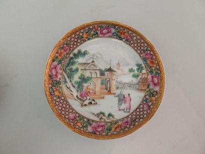 Sorbet et soucoupe en porcelaine à décor...