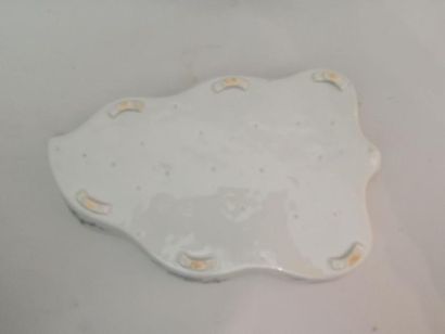 Plateau en forme de feuille sur six pieds...