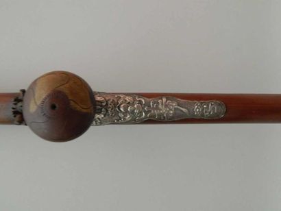 Pipe à opium en bambou, le fourneau en métal...