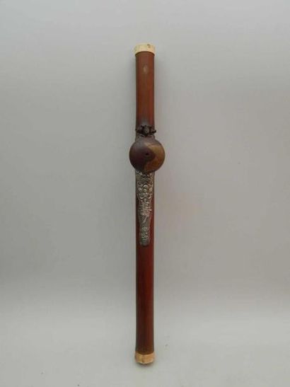 Pipe à opium en bambou, le fourneau en métal...