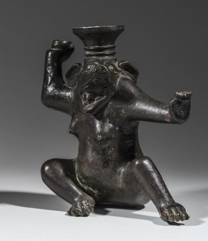 Bougeoir en bronze en forme de truie. 

(XIXe...