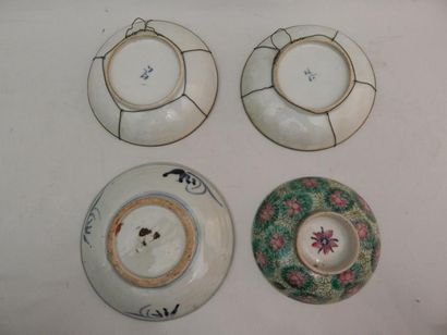 Trois coupelles en porcelaine « bleu blanc »....