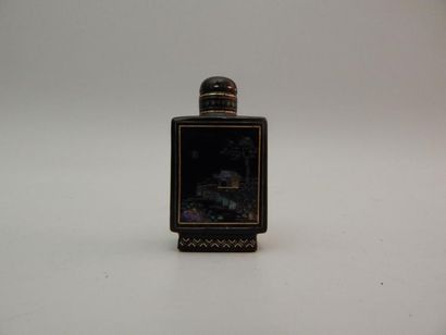 Tabatière rectangulaire en laque burgautée...
