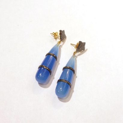 Paire de PENDANTS D'OREILLE décorés d'une...