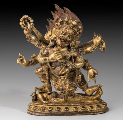 Mahakala aux six bras en bronze doré terrassant...