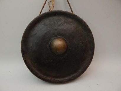Gong en bronze. Laos, XXe siècle. D : 28.5...