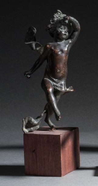 Eros au drapé en bronze. XVIIIème siècle....
