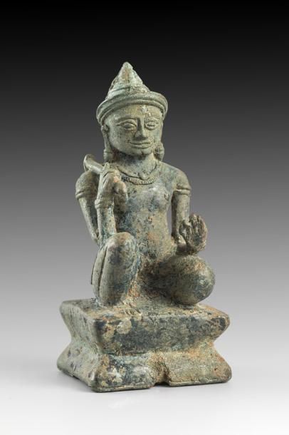 Statuette en bronze représentant un adorant...