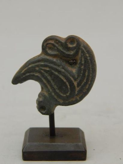 Ornement en bronze en forme de rapace, la...