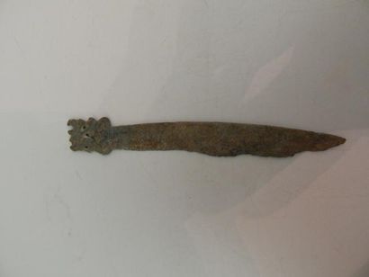 Couteau en bronze. L : 11 cm. ORDOS - ART...