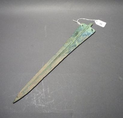 Fer de lance de l'âge du bronze. L : 30 ...