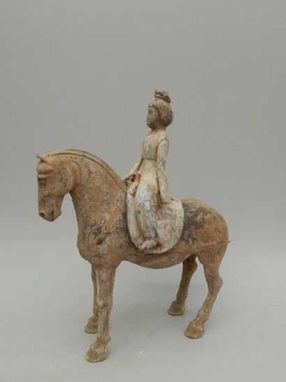 Dame de cour amovible sur son cheval en position...