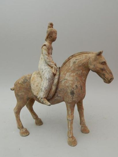 Dame de cour amovible sur son cheval en position...