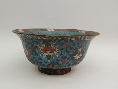 Bol en bronze et émaux cloisonnés à décor...