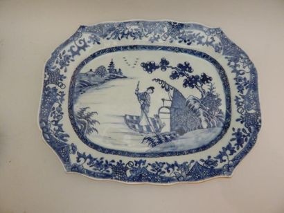 Plat octogonal en porcelaine à décor « bleu...