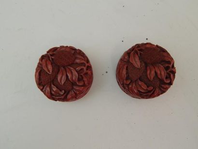 Paire de boîtes rondes couvertes en métal...